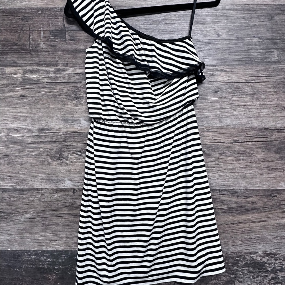 White House Black Market Black and White One Shoulder Dress